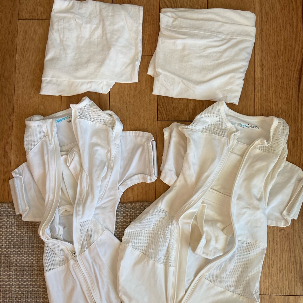 Happiest Baby Snoo bundle of sheets and small sleep sacks